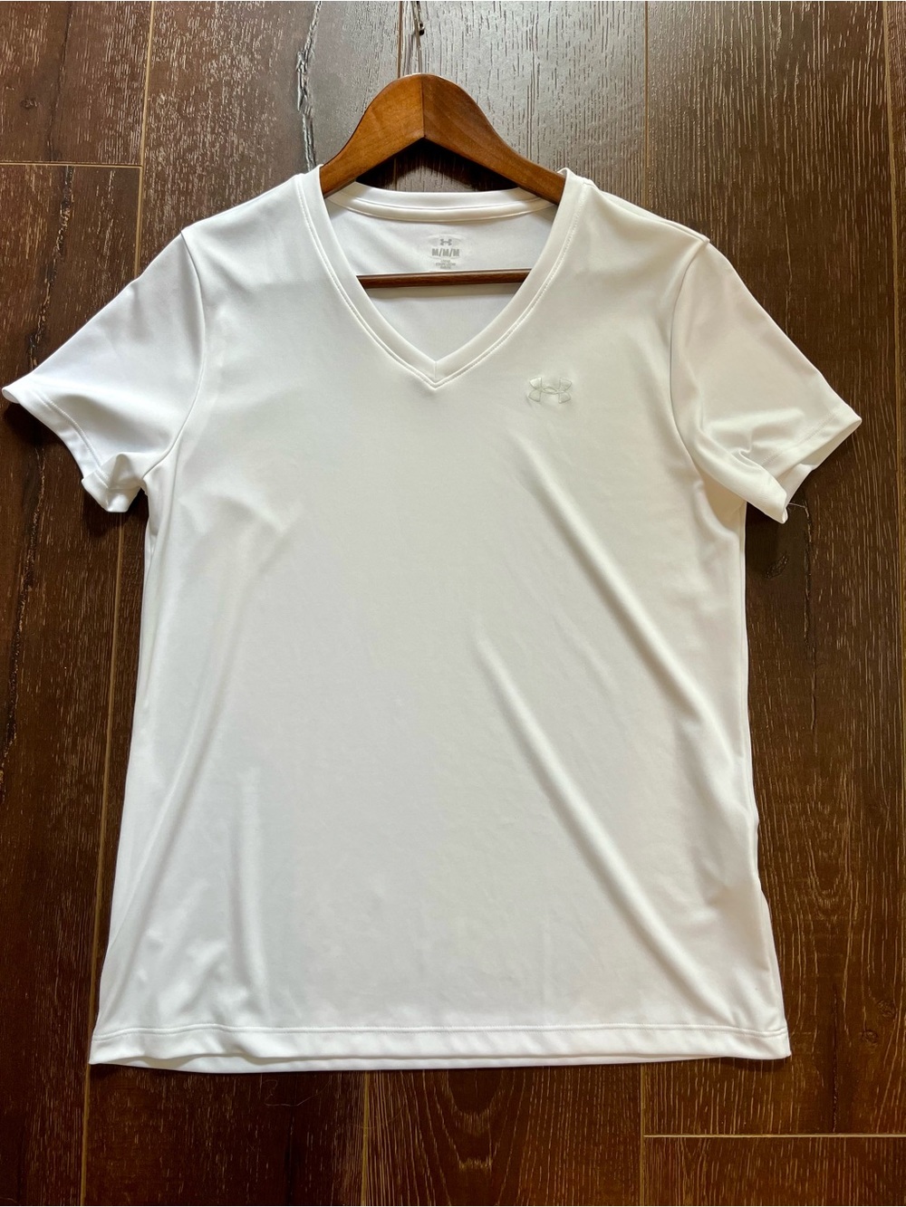 Under Armour Women's White V-Neck Short Sleeve Performance Tee